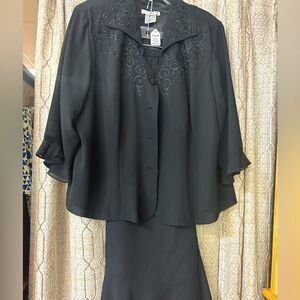 Plaza South Ladies 24w black brocaded top/black shirt
